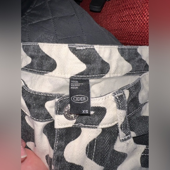 Funky pants - Picture 2 of 3